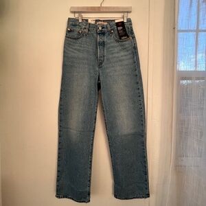 Levi’s Ribcage Straight Ankle Jeans